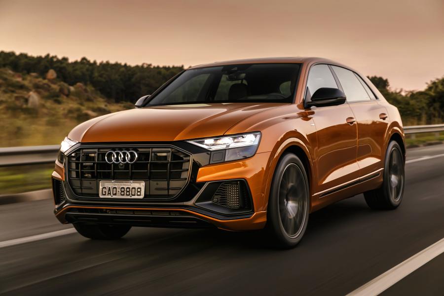  Audi Q8 55 TFSI Quattro S-Line 2019 года  (LA) (фото 4 из 21)